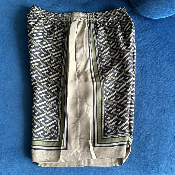 Versace Men’s La Greca Print Silk Monogram College Fit Short Size 48 or 32/34 US - Picture 6 of 10
